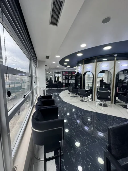 Tirane, shitet ambjent biznesi Kati 1, 350.000 € 