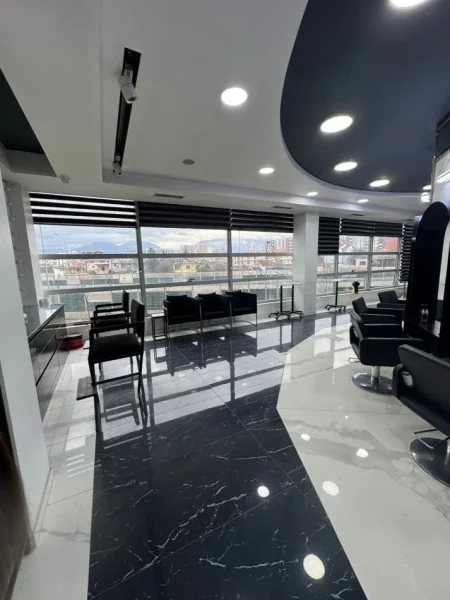 Tirane, shitet ambjent biznesi Kati 1, 350.000 € 