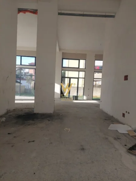 Tirane, jepet dyqan me qera Kati 0, 500 m² 7.500 € (RRUGA JORDAN MISJA)