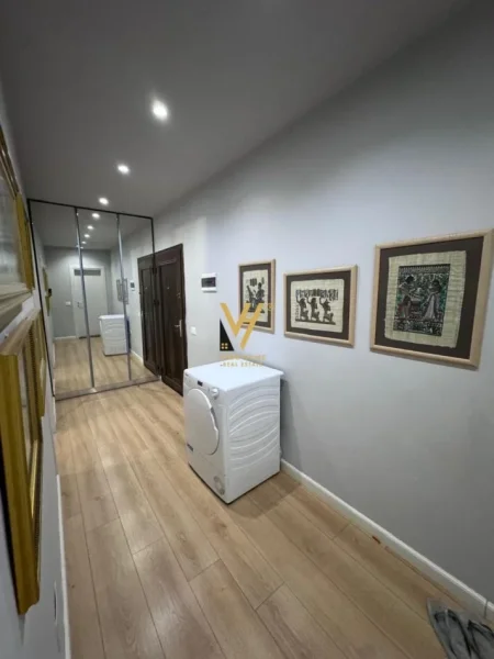 Tirane, shitet apartament 1+1+Ballkon Kati 4, 74 m² 135.000 € (BULEVARDI I RI)