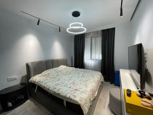 Tirane, jepet me qera apartament 2+1+Ballkon Kati 5, 93 m² 700 € (Porcelan)