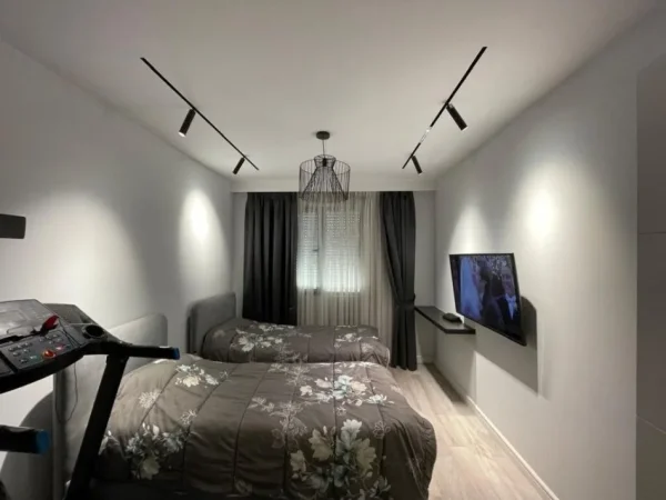 Tirane, jepet me qera apartament 2+1+Ballkon Kati 5, 93 m² 700 € (Porcelan)