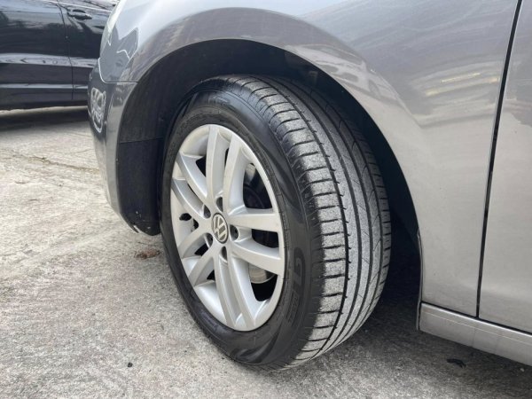 Tirane, shes makine VW GOLF VI Nafte, gri e erret manuale Klima 177.000 km 5.700 €