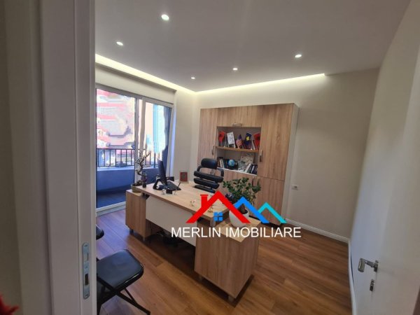Tirane, jepet me qera zyre Kati 0, 60 m² 300 € (RRUGA TEODOR KEKO)