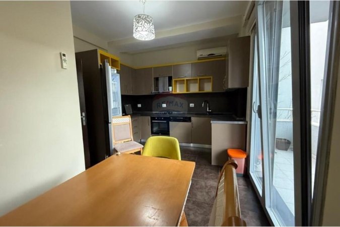 Tirane, jepet me qera Vile 3 Katshe , 164 m² 1.350 € (Jordan Misja, rruga e Burgut)