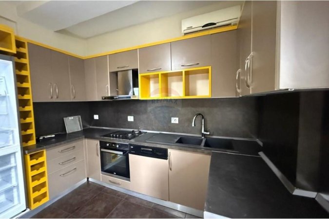 Tirane, jepet me qera Vile 3 Katshe , 164 m² 1.350 € (Jordan Misja, rruga e Burgut)