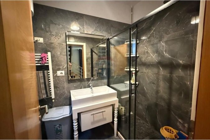 Tirane, jepet me qera Vile 3 Katshe , 164 m² 1.350 € (Jordan Misja, rruga e Burgut)