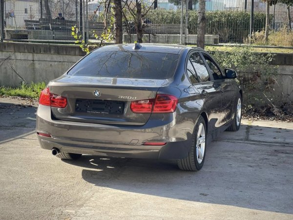 Tirane, shes makine BMW 320 D VITI 2012 , AUTOMAT, NAFTE, FULL OPTION Nafte, kafe automatik Klima 196.000 km 10.200 €