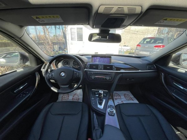 Tirane, shes makine BMW 320 D VITI 2012 , AUTOMAT, NAFTE, FULL OPTION Nafte, kafe automatik Klima 196.000 km 10.200 €