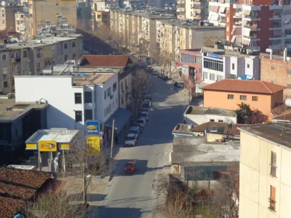 Tirane, jepet me qera apartament 1+1 Kati 1, 60 m² 350 € (Ali Demi)