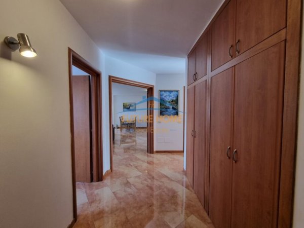 Tirane, jepet me qera apartament Kati 3, 119 m² 1.200 € (ish Ekspozita)
