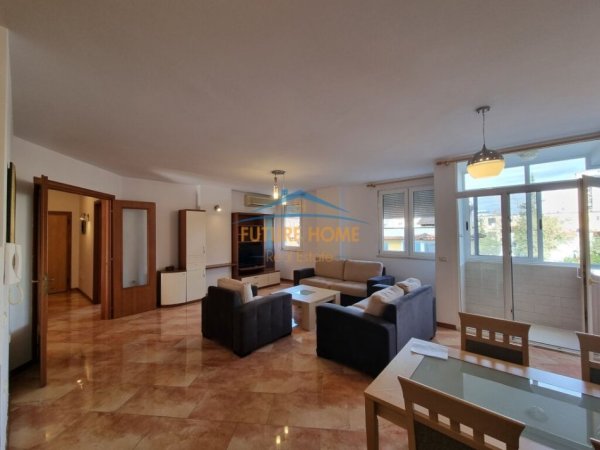 Tirane, jepet me qera apartament Kati 3, 119 m² 1.200 € (ish Ekspozita)
