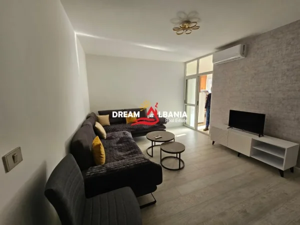 Tirane, jepet me qera apartament 1+1+Ballkon Kati 3, 64 m² 635 € (Tek Banka BKT – Komuna e Parisit)