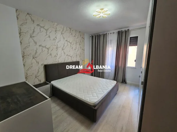 Tirane, jepet me qera apartament 1+1+Ballkon Kati 3, 64 m² 635 € (Tek Banka BKT – Komuna e Parisit)