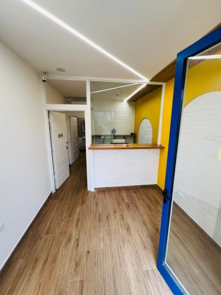 Tirane, jepet me qera dyqan Kati 0, 20 m² 300 € (Kompleksi Mangalem)