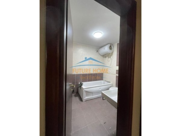 Tirane, jepet me qera Kati 3, 108 m² 1.000 € (rruga Mysylm Shyri)