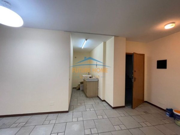Tirane, jepet me qera Kati 3, 108 m² 1.000 € (rruga Mysylm Shyri)
