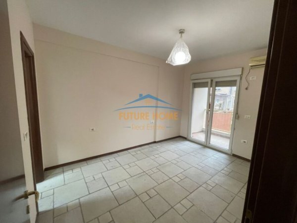 Tirane, jepet me qera Kati 3, 108 m² 1.000 € (rruga Mysylm Shyri)