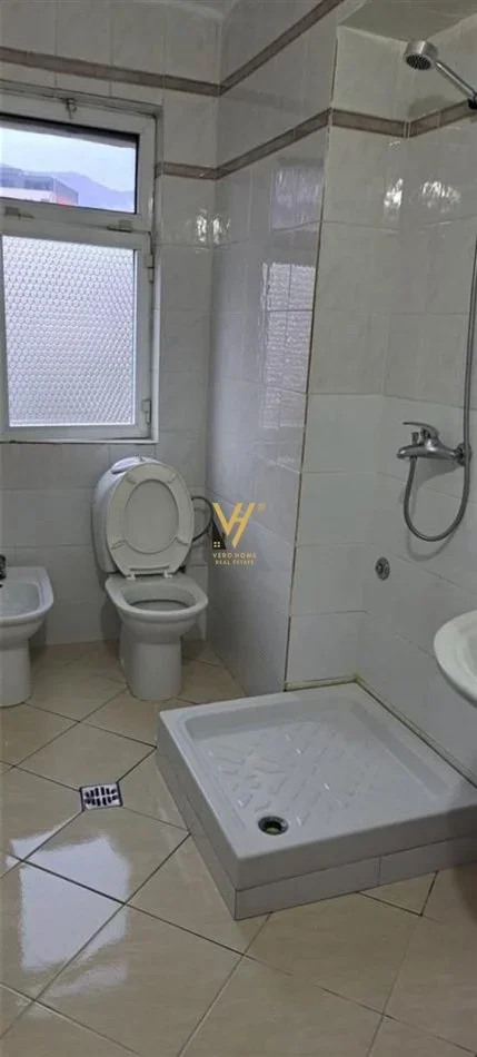 Shqiperi, jepet me qera apartament 2+1+Ballkon Kati 5, 85 m² 450 € (ALI DEMI)