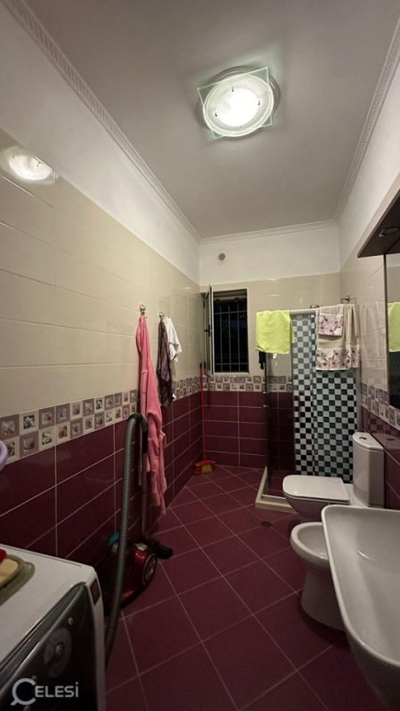 Tirane, jepet me qera apartament 1+1+Ballkon Kati 2, 65 m² 380 € (KINOSTUDIO)
