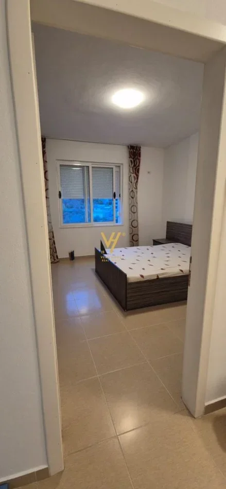 Tirane, jepet me qera apartament 2+1+Ballkon Kati 4, 92 m² 500 € (SELITE)