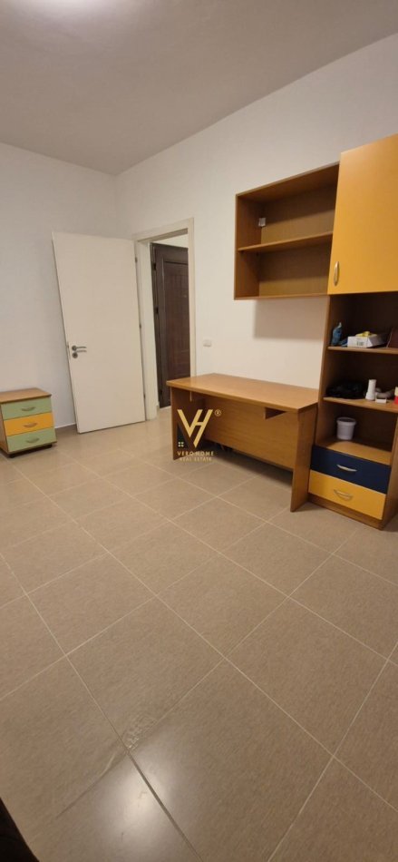 Tirane, jepet me qera apartament 2+1+Ballkon Kati 4, 92 m² 500 € (SELITE)