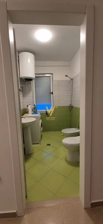 Tirane, jepet me qera apartament 2+1+Ballkon Kati 4, 92 m² 500 € (SELITE)