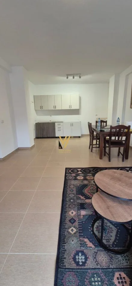 Tirane, jepet me qera apartament 2+1+Ballkon Kati 4, 92 m² 500 € (SELITE)