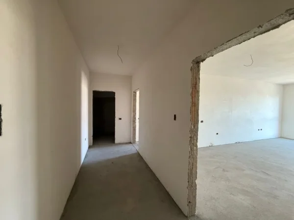 Tirane, shitet apartament 1+1+Ballkon Kati 1, 83 m² 100.260 € (Faea Paskuqan)