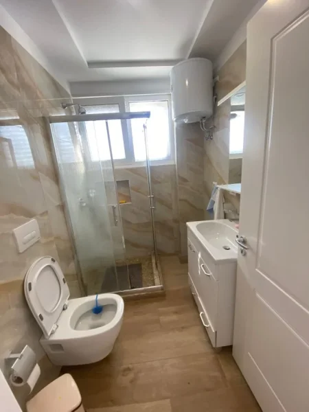 Tirane, shitet apartament 1+1+Ballkon Kati 4, 75 m² 135.000 € (Prapa kopeshtit Zologjik , Kompleksi Mateo ,Rr.e Kroit)
