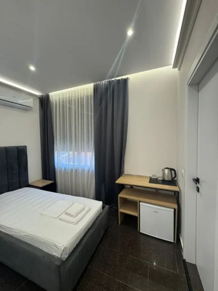 Tirane, jepet me qera apartament 1+1 Kati 3, 40 m² 350 € (Medrese)