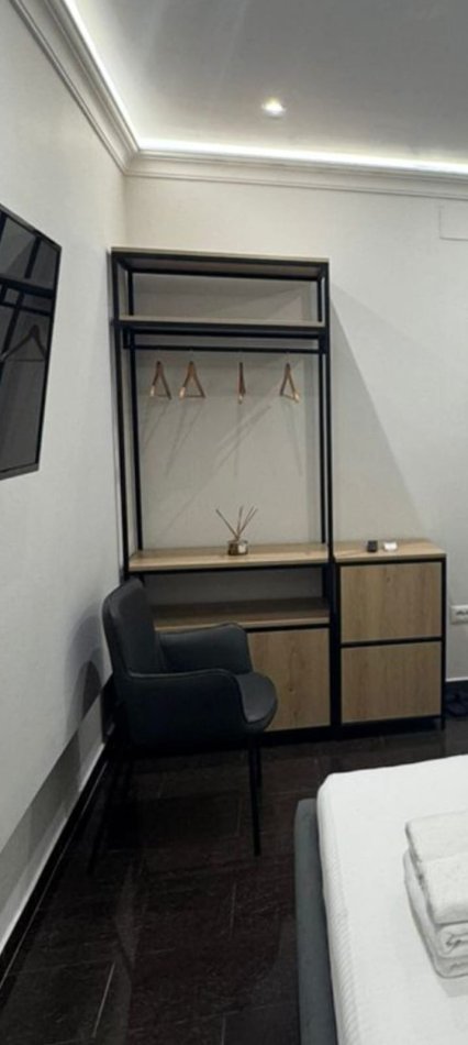 Tirane, jepet me qera apartament 1+1 Kati 3, 40 m² 350 € (Medrese)