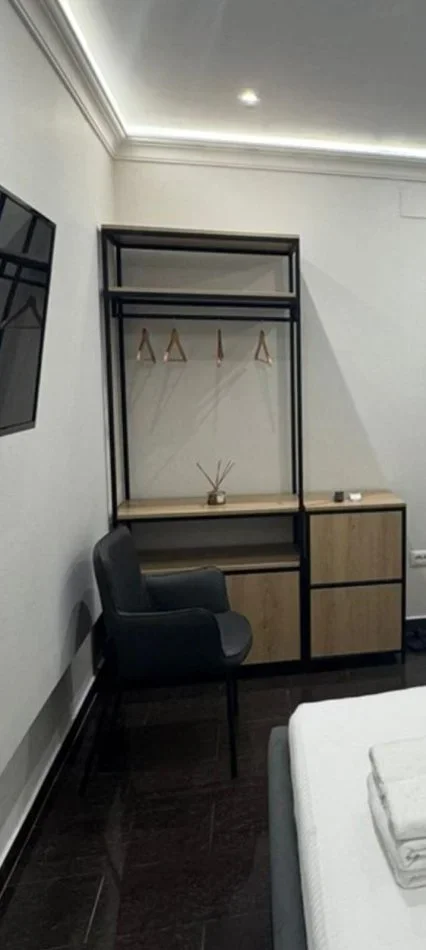 Tirane, jepet me qera apartament 1+1 Kati 3, 40 m² 350 € (Medrese)