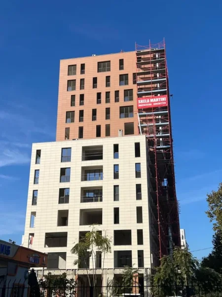 Tirane, shes apartament 2+1+Ballkon Kati 3, 107 m² 183.000 € (Laprake)