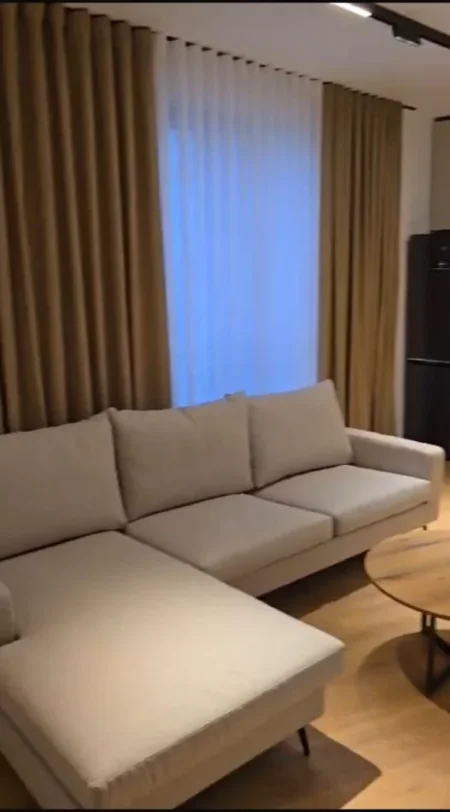 Tirane, jepet me qera apartament 1+1+Ballkon Kati 3, 70 m² 600 € (KOPSHTI ZOOLOGJIK)