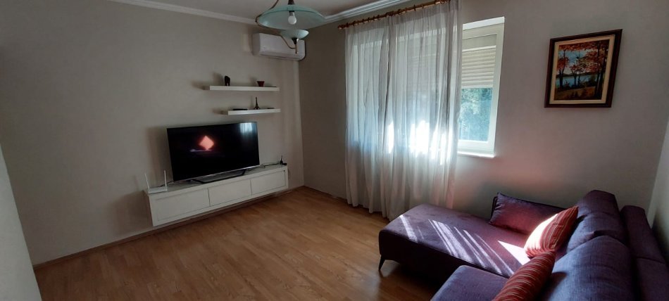Tirane, jepet me qera apartament 2+1+Ballkon Kati 3, 80 m² 550 € (Te Mozaiku, Rr. Naim Frasheri)