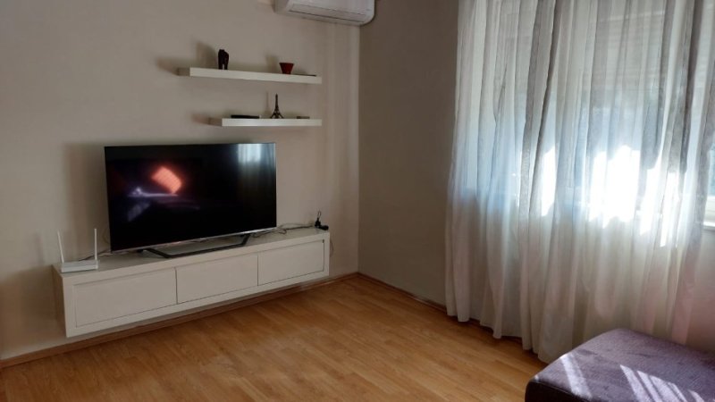 Tirane, jepet me qera apartament 2+1+Ballkon Kati 3, 80 m² 550 € (Te Mozaiku, Rr. Naim Frasheri)