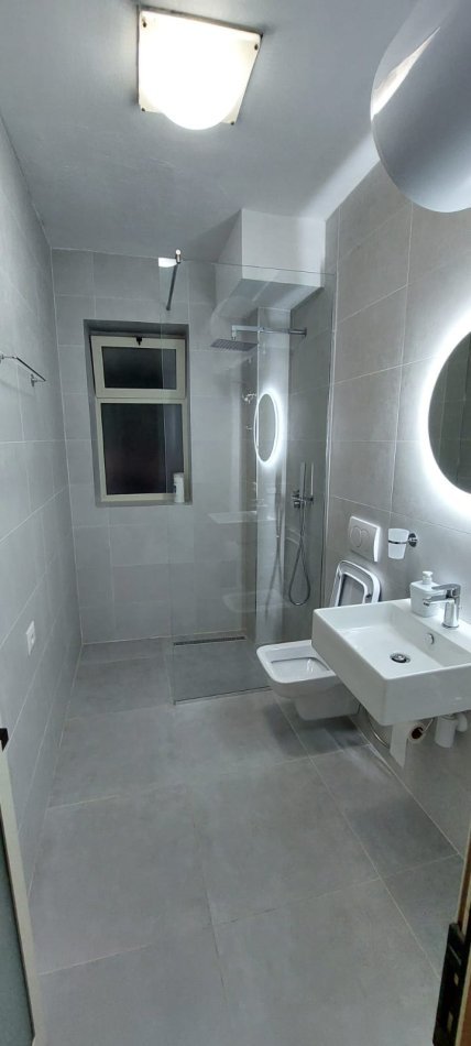 Tirane, jepet me qera apartament 2+1+Ballkon Kati 3, 80 m² 550 € (Te Mozaiku, Rr. Naim Frasheri)