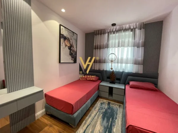 Tirane, jepet me qera Vile 3+1+Ballkon Kati 0, 200 m² 4.000 € (TEG)