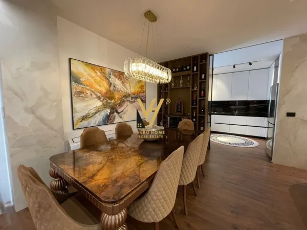 Tirane, jepet me qera Vile 3+1+Ballkon Kati 0, 200 m² 4.000 € (TEG)