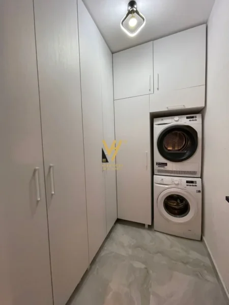 Tirane, jepet me qera Vile 3+1+Ballkon Kati 0, 200 m² 4.000 € (TEG)