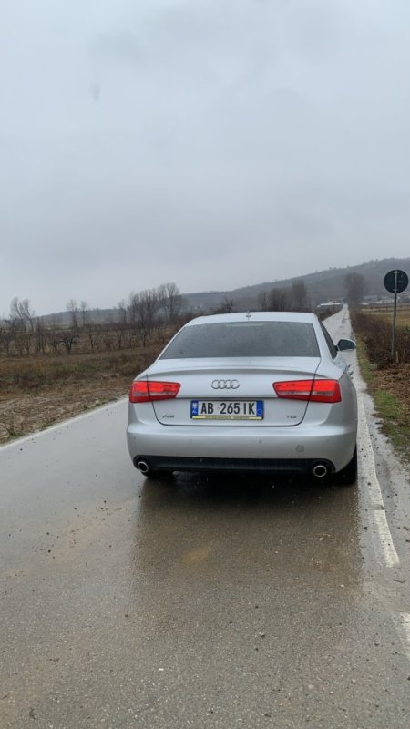 Korce, shitet makine Audi A6 limozine Nafte, gri metalizato tiptronik Klima 350000 km 11.500 €