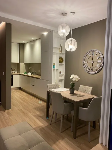 Tirane, jepet me qera apartament 2+1+Aneks+Ballkon Kati 5, 110 m² 650 € (Kompleksi Ferra)