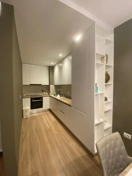 Tirane, jepet me qera apartament 2+1+Aneks+Ballkon Kati 5, 110 m² 650 € (Kompleksi Ferra)
