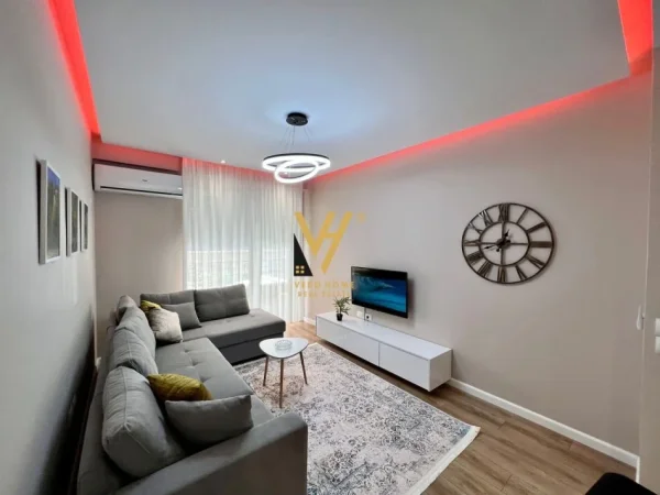 Tirane, jepet me qera apartament 1+1+Ballkon Kati 2, 71 m² 800 € (KOMUNA E PARISIT)