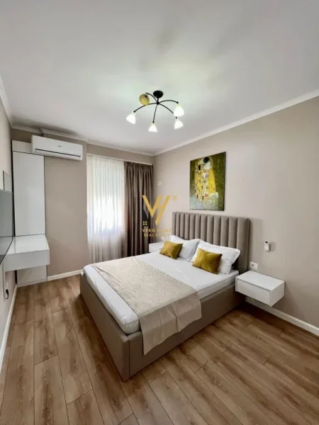 Tirane, jepet me qera apartament 1+1+Ballkon Kati 2, 71 m² 800 € (KOMUNA E PARISIT)