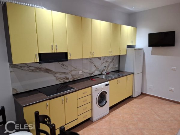Tirane, jepet me qera apartament 1+1+Ballkon Kati 2, 62 m² 400 € (KINOSTUDIO)