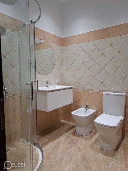 Tirane, jepet me qera apartament 1+1+Ballkon Kati 2, 62 m² 400 € (KINOSTUDIO)