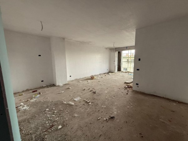 Shqiperi, shes apartament 2+1+Aneks+Ballkon Kati 4, 116 m² 229.000 € (Shitet apartament 2+1+2 Prane Radison Hotel)