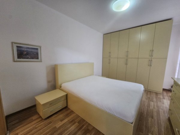 Tirane, jepet me qera apartament+verande | Penthouse 3+1 Kati 5, 150 m² 1.000 € (Rruga Peti)